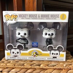 Funko Pop: Disney: D23 expo black & white Mickey & Minnie Mouse vinyl figures
